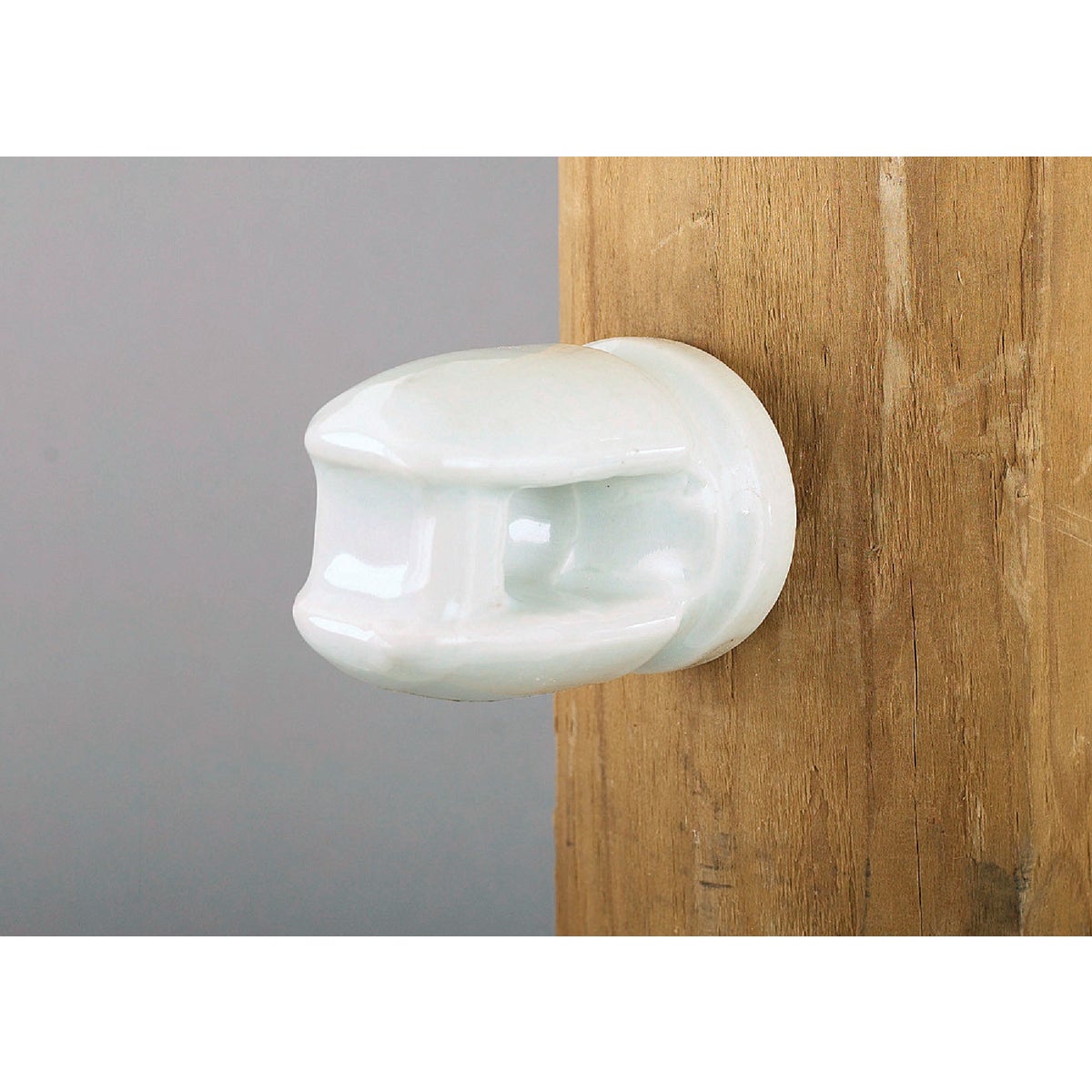 LRG PORCLN LAG INSULATOR - 2799-25 by Dare Products Inc