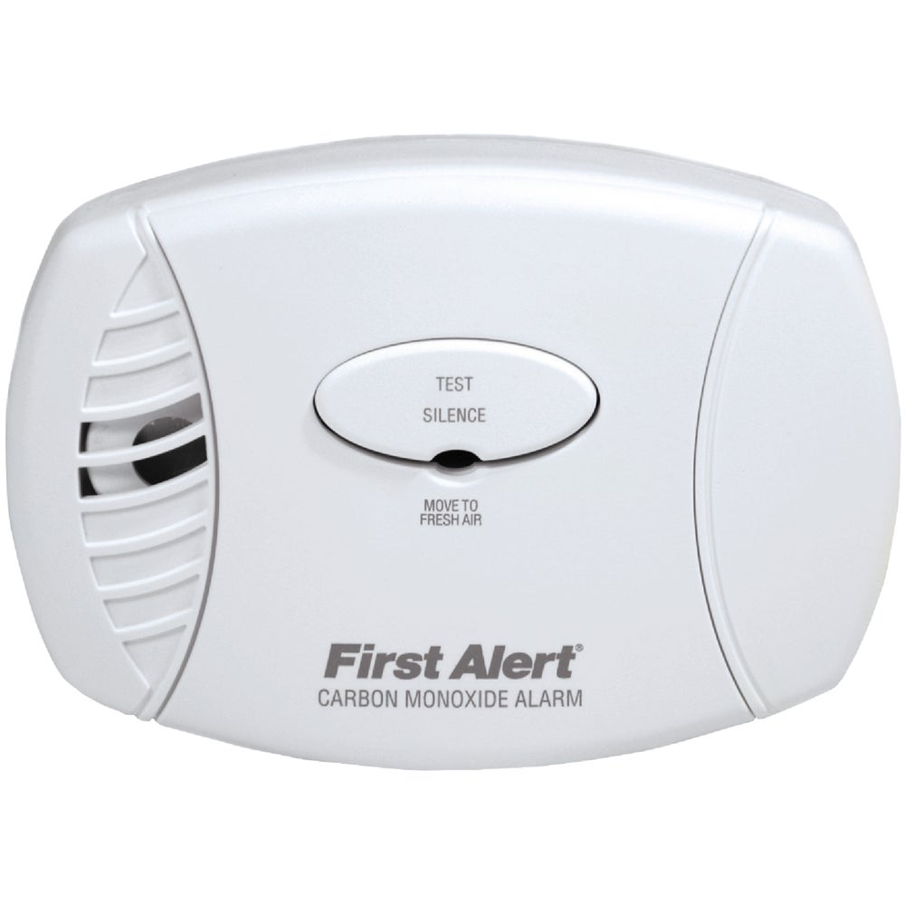 First Alert CO605 Plug-In Carbon Monoxide Detector with Battery Backup 